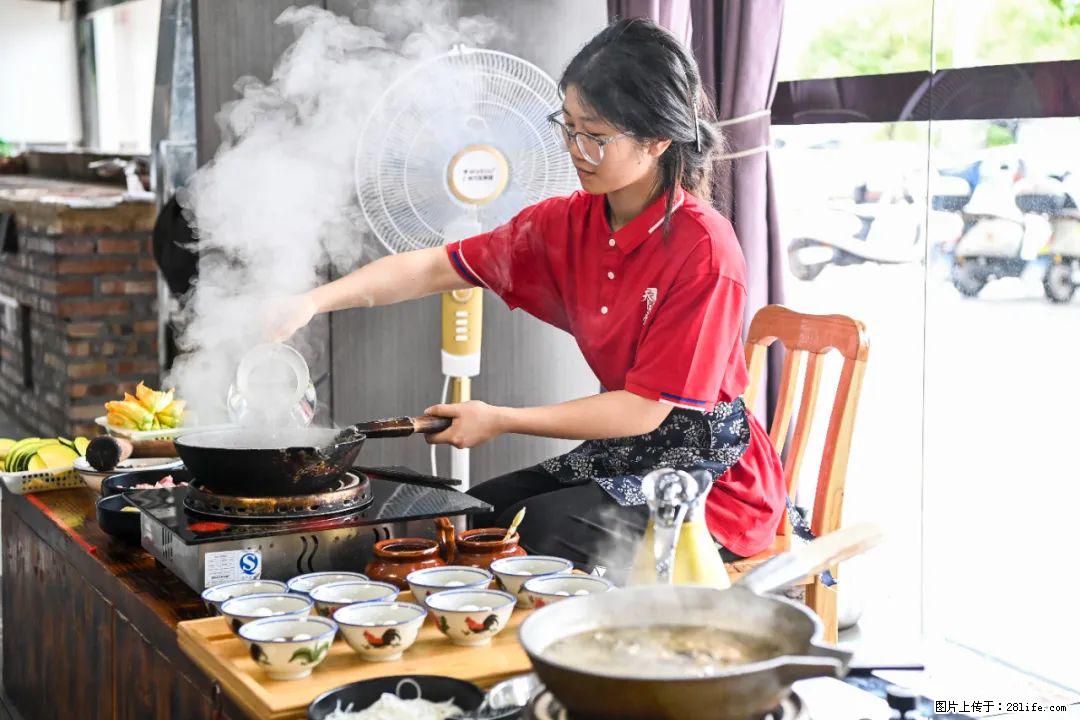全网追的“扁担女孩”,找了一份暑假工,时薪12元 - 南昌生活资讯 - 南昌28生活网 nc.28life.com